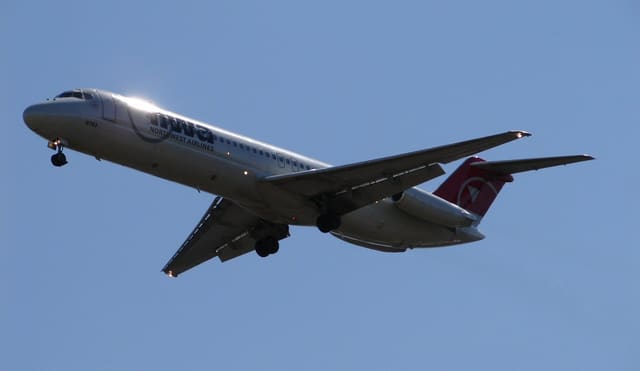 N762NW - Douglas