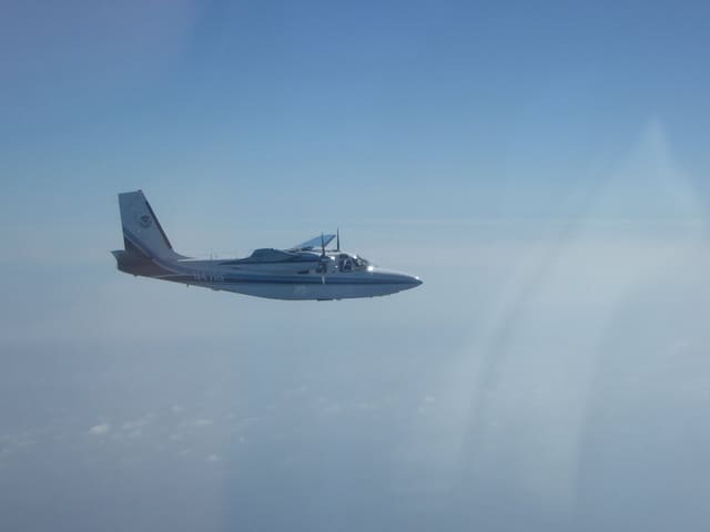 N47RF - Twin-engine aircraft