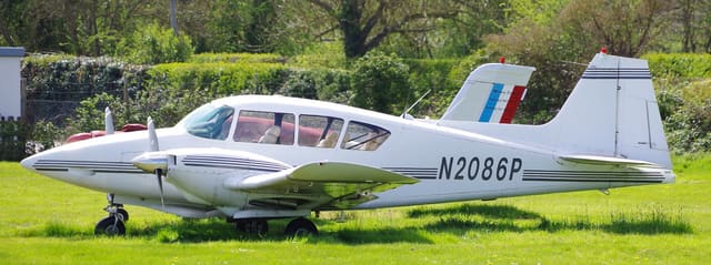 N2086P - Twin-engine aircraft