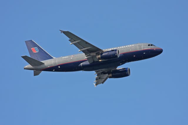 N838UA - Twin-engine aircraft
