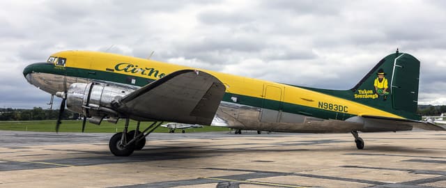 N983DC - Twin-engine aircraft