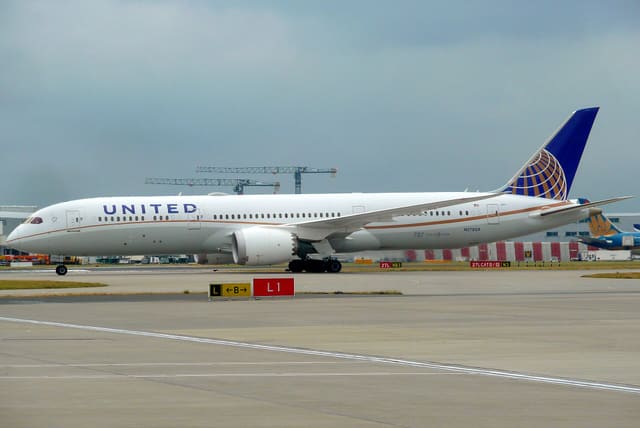N27959 - Twin-engine aircraft