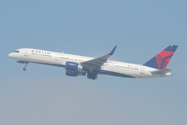 N713TW - Twin-engine aircraft
