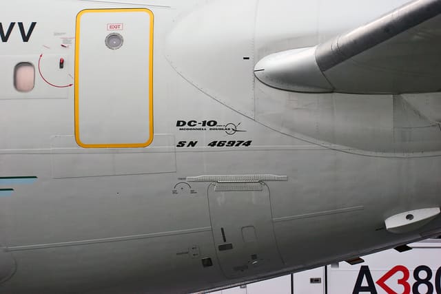 N974VV - Douglas