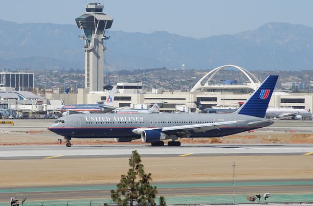 N676UA - Boeing