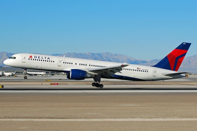 N6708D - Twin-engine aircraft