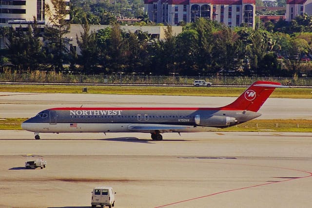 N752NW - Douglas