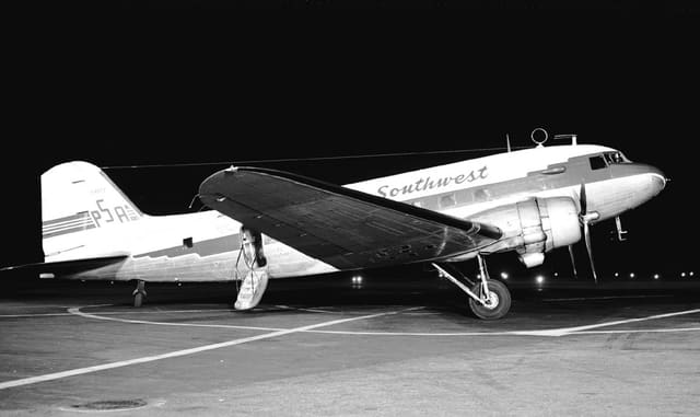 N14959 - Twin-engine aircraft