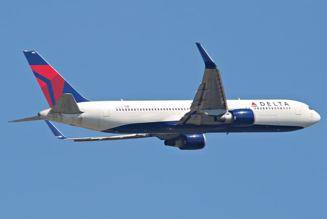 N1611B - Twin-engine aircraft