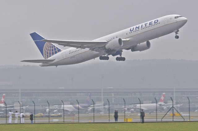 N647UA - Boeing