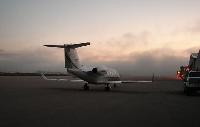 N141FM - Business jet