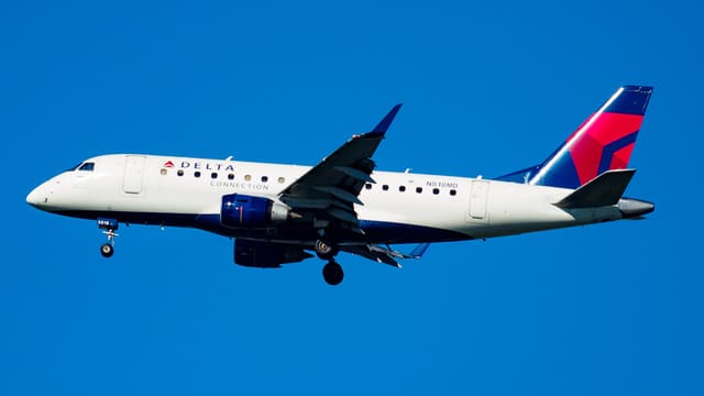 N818MD - Embraer
