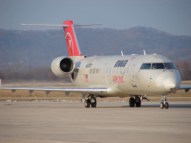 N826AY - Bombardier
