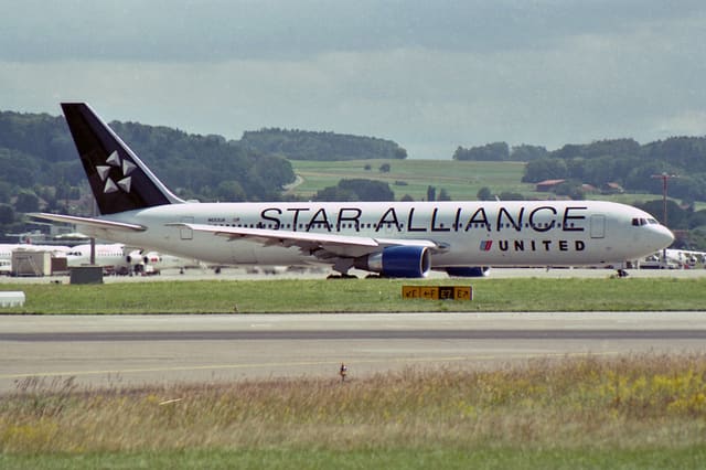 N653UA - Twin-engine aircraft