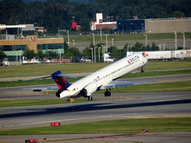 N906DA - Douglas