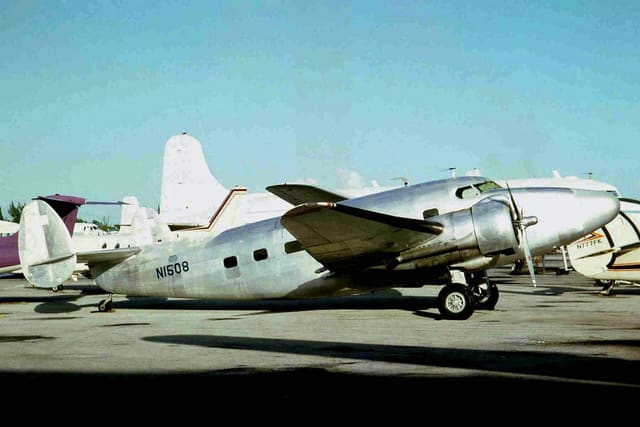 N1508 - Twin-engine aircraft