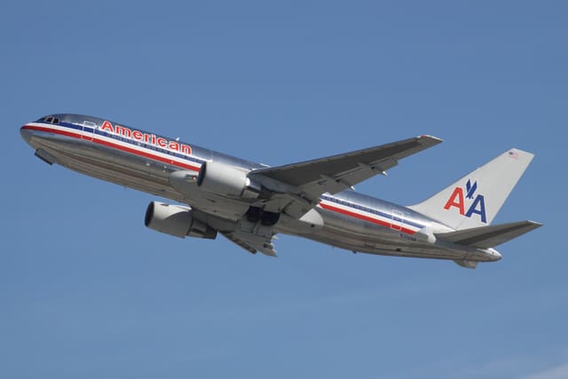 N322AA - Boeing