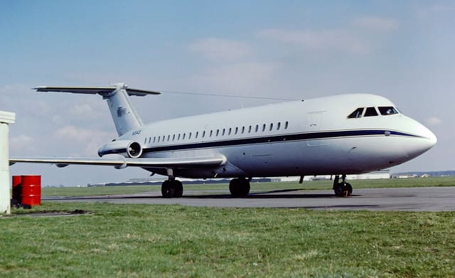 N1543 - Twin-engine aircraft