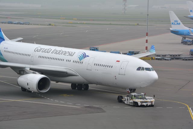 PK-GPQ - Twin-engine aircraft
