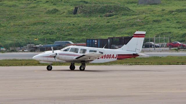 N900AJ - Twin-engine aircraft
