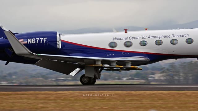 N677F - Business jet