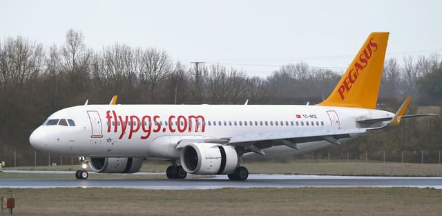 TC-NCE - Twin-engine aircraft