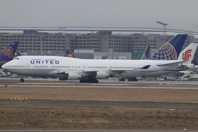 N180UA - Boeing