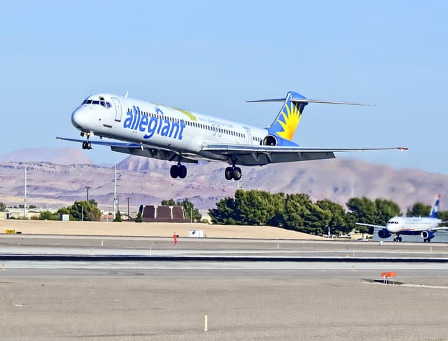 N884GA - Douglas