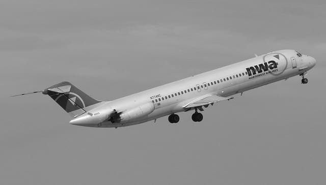 N774NC - Twin-engine aircraft