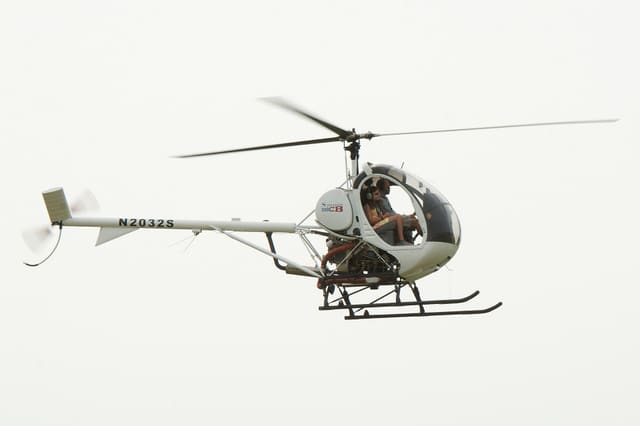 N2032S - Helicopter