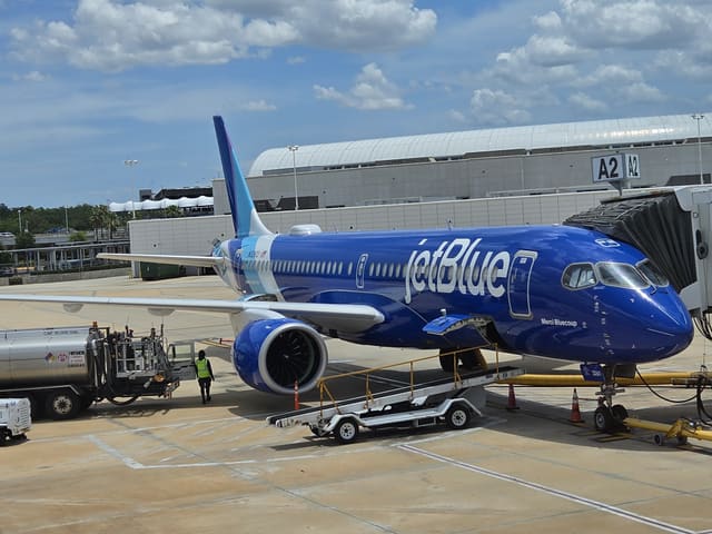 N3221J - Airbus A220-100
