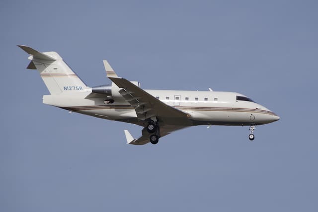 N127SR - Bombardier
