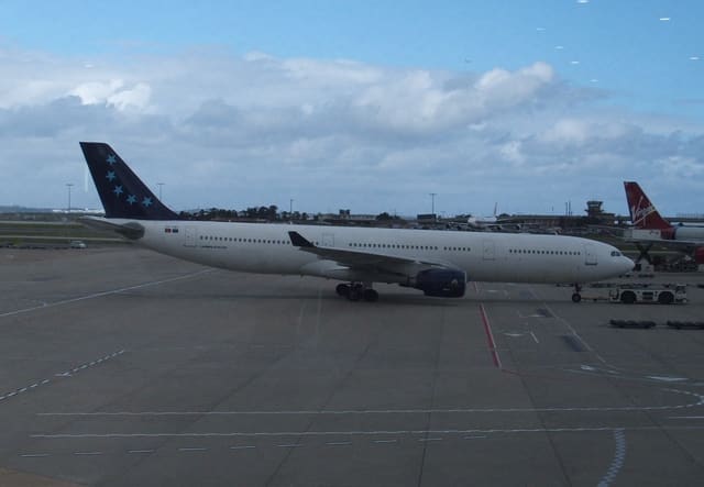 CS-TMT — Twin-engine aircraft