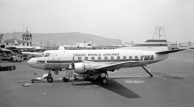 N40439 - Twin-engine aircraft