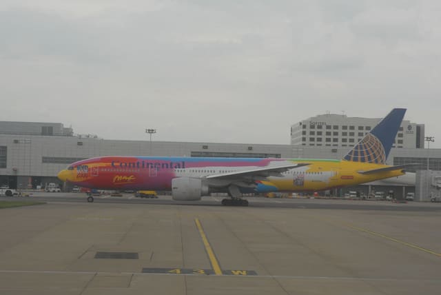 N77014 - Twin-engine aircraft