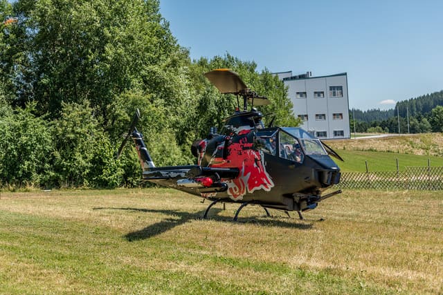N11FX - Helicopter