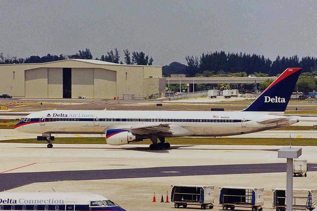 N695DL - Boeing