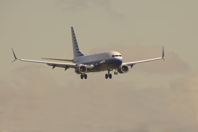 N737M - Twin-engine aircraft