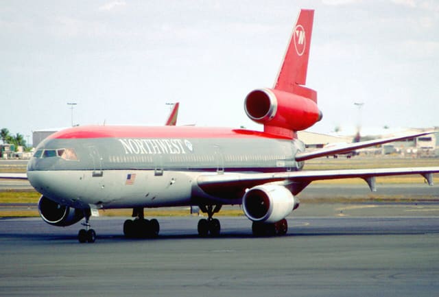 N235NW - Douglas