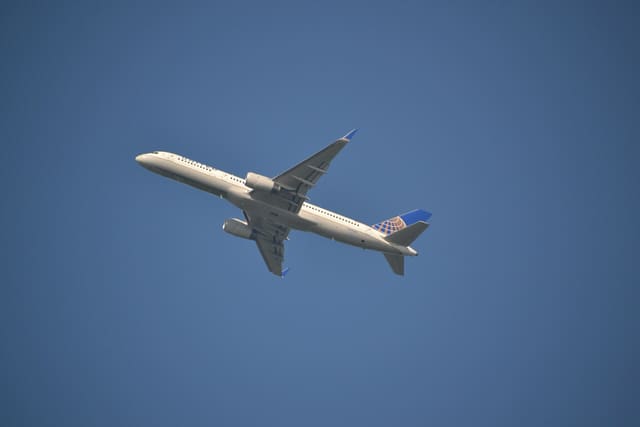 N29129 - Twin-engine aircraft