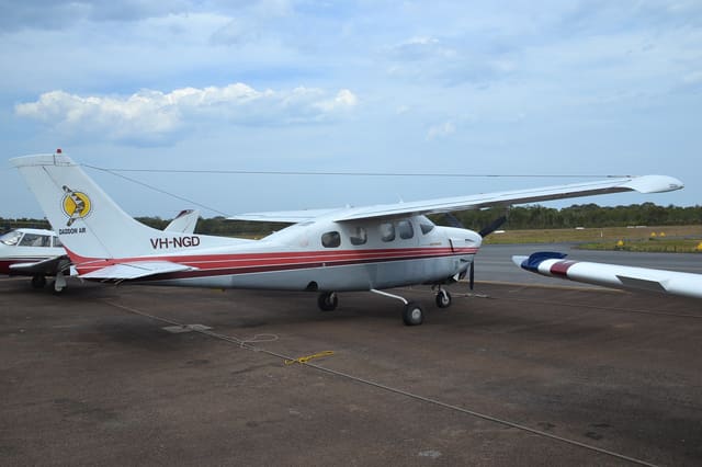 VH-NGD - Cessna