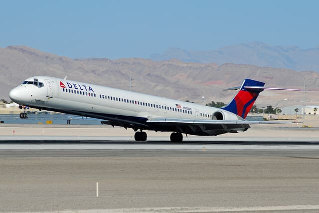 N913DN - Twin-engine aircraft