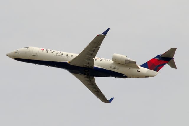 N8907A - Twin-engine aircraft