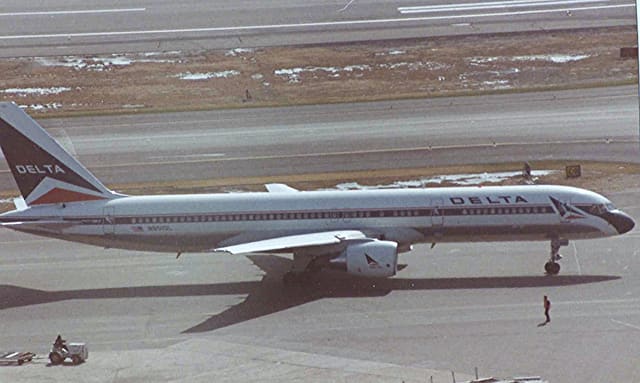 N651DL - Twin-engine aircraft