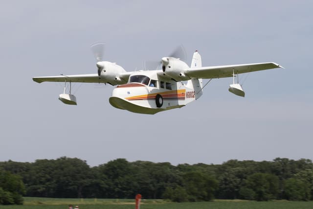 N68102 - Twin-engine aircraft