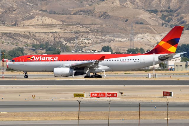 N973AV - Twin-engine aircraft