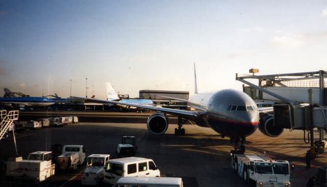 N771UA - Twin-engine aircraft