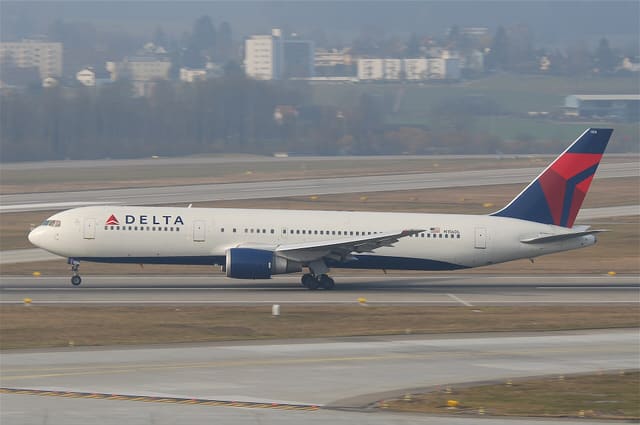 N156DL - Twin-engine aircraft