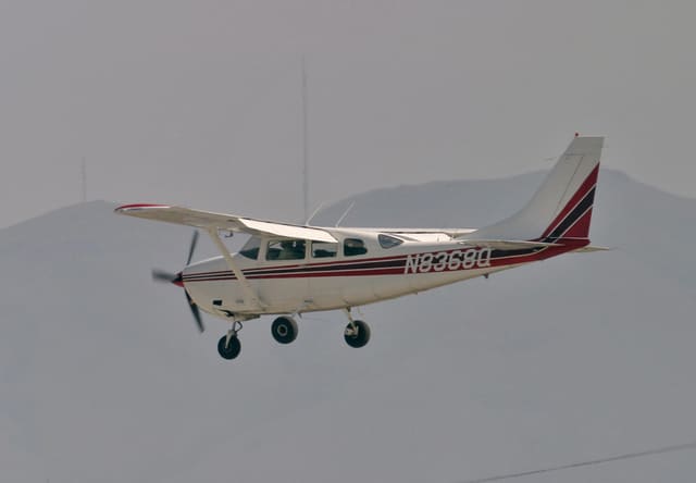 N8368Q - Cessna