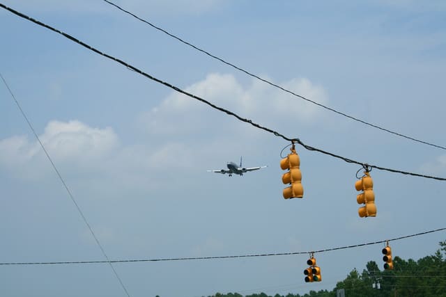 N365UA - Twin-engine aircraft